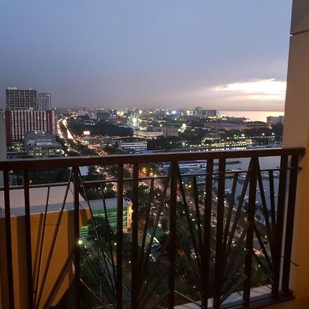 Admiral Baysuites Manila Exterior photo